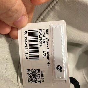 Both ways bucket hat from Lululemon.   Still has tags.